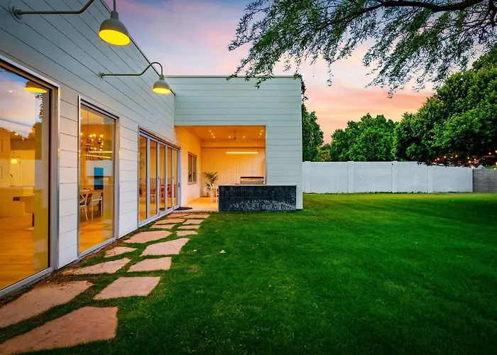 The Manor At Worth The Wait Ranch Holiday home *